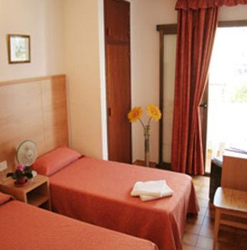 Hostal Montana Сан-Антоніо Екстер'єр фото
